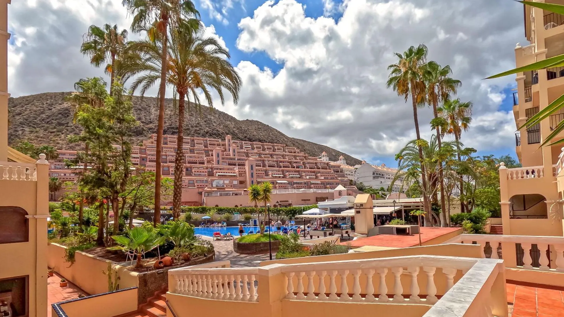Apartamento Amazing Maisonette With A Sea View And A Pool Access Los Cristianos