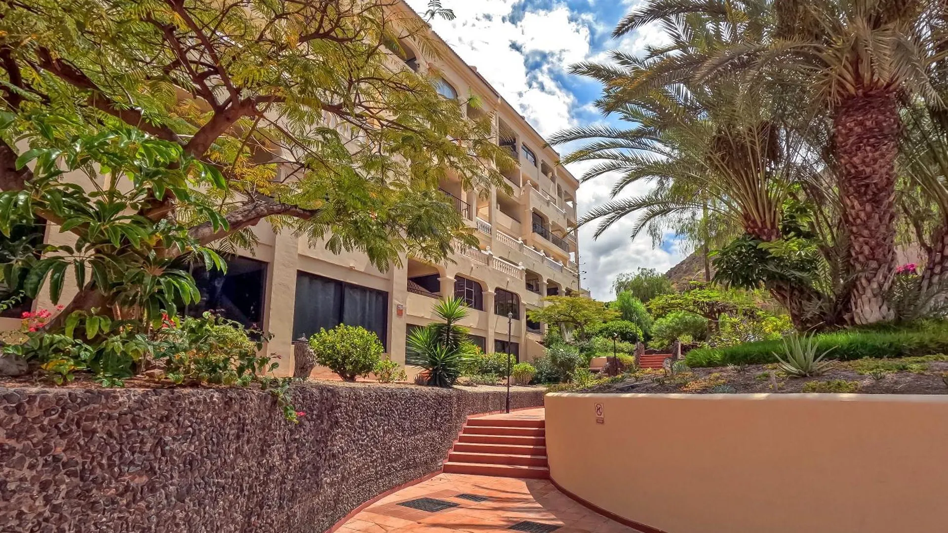 Apartamento Amazing Maisonette With A Sea View And A Pool Access Los Cristianos  España